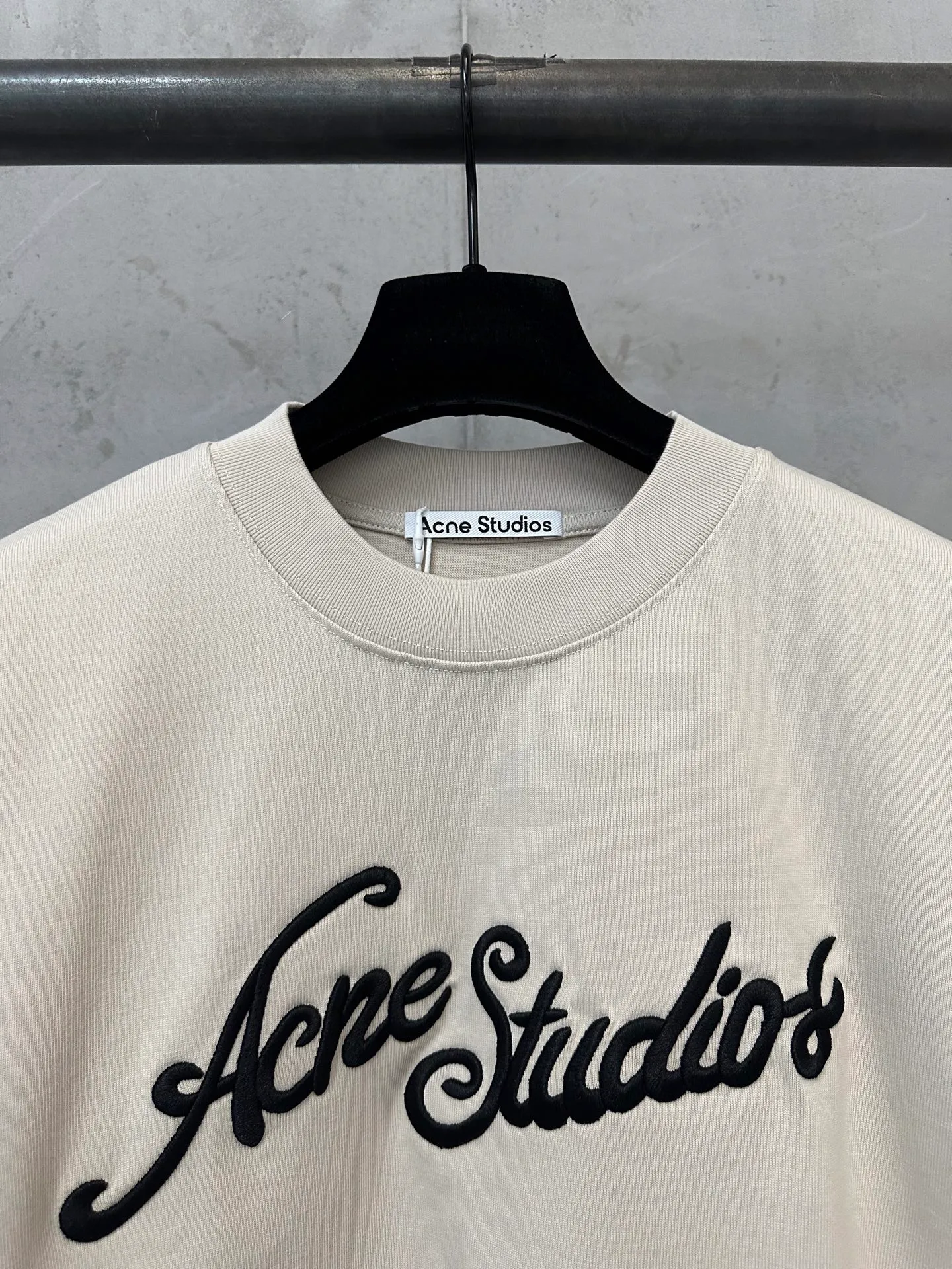 ￼ 145 Acne studio 3D three-dimensional letter embroidery round neck short-sleeved T-shirt Fabric: Made of high-definition ultra-heavy cotton double yarn compact Xinjiang cotton Gram weight gram Paired with 2*2 Salona rib g Clean cloth surface Clear cloth texture Firm and stiff High color fastness No change No Color Change Customized hardware Thread Accessories Alignment Men and women Same Style Color: Black White Blue card color Black Black Size: XS S M L XL